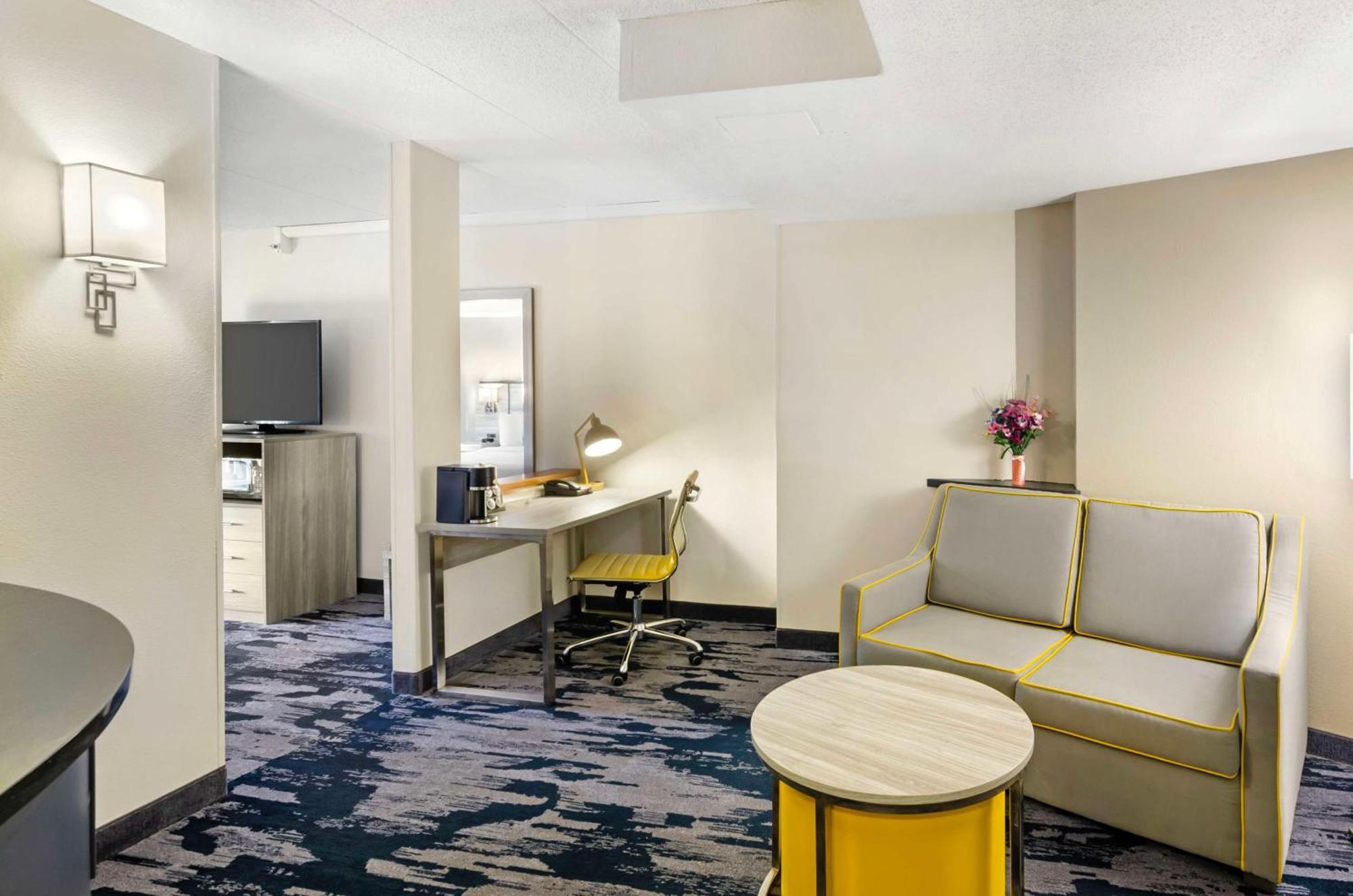 Best Western Plus Beckley Inn Extérieur photo
